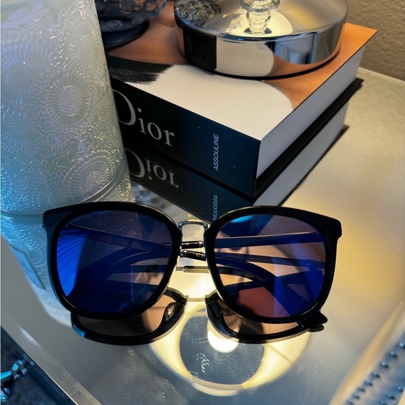 Gucci Wayfarer Sunglasses - Picture 1 of 10